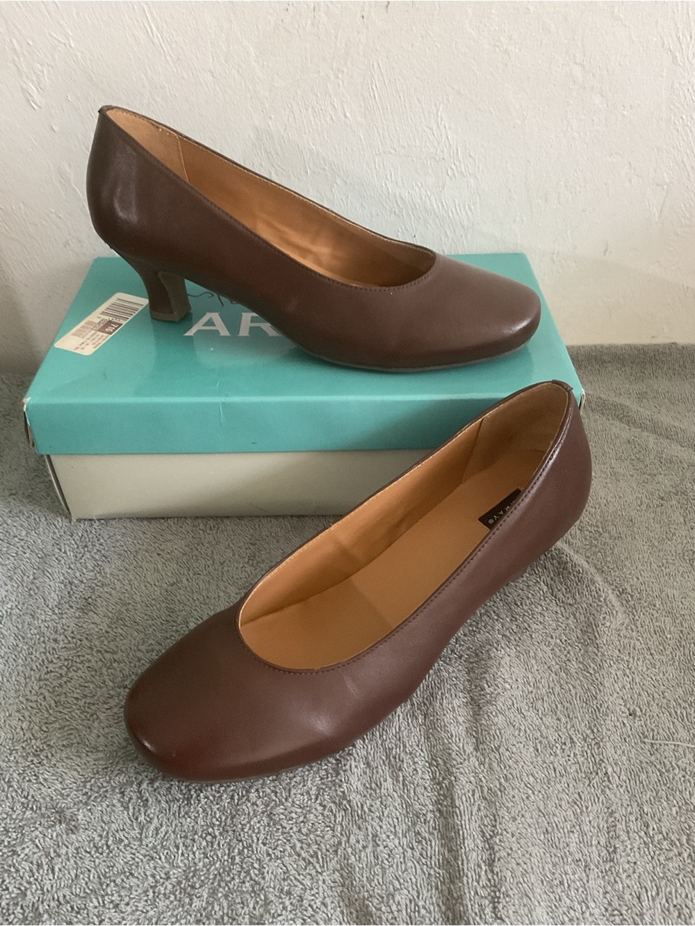 ARRAY Women's Brown Slip-On Rounded Toe Flats - Picture 2 of 8